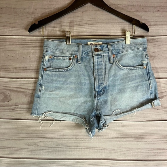 MADEWELL Relaxed Denim Shorts in Cedarcroft Wash - Picture 3 of 10